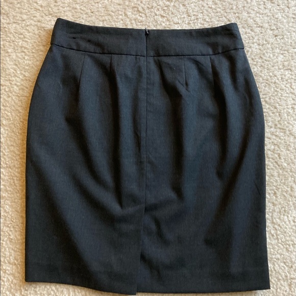 Banana Republic Gray pencil skirt with pockets size 0P - Picture 2 of 5